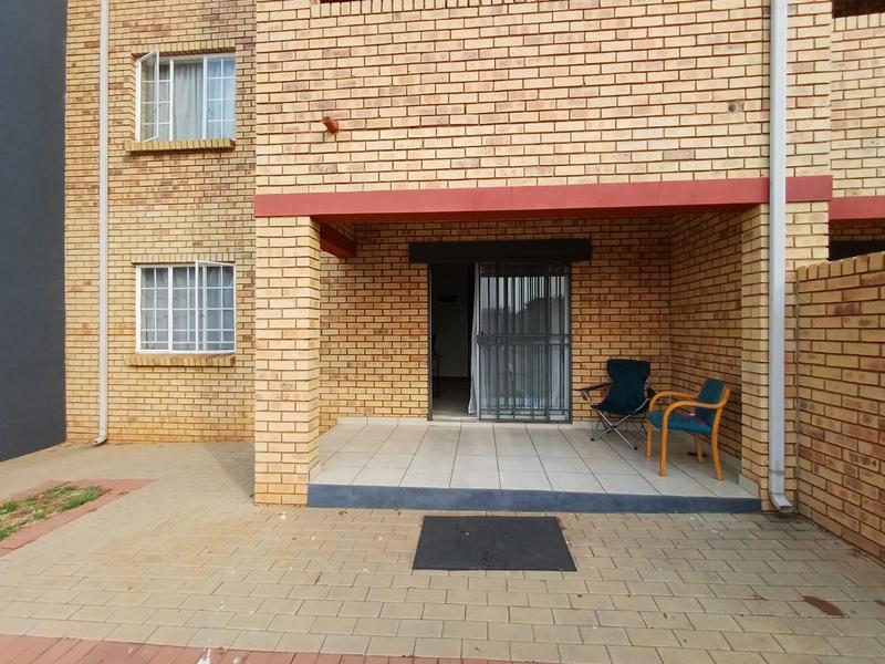 2 Bedroom Property for Sale in Monavoni Gauteng