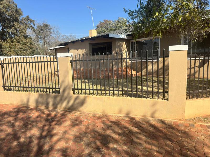 To Let 3 Bedroom Property for Rent in Eldoraigne Gauteng