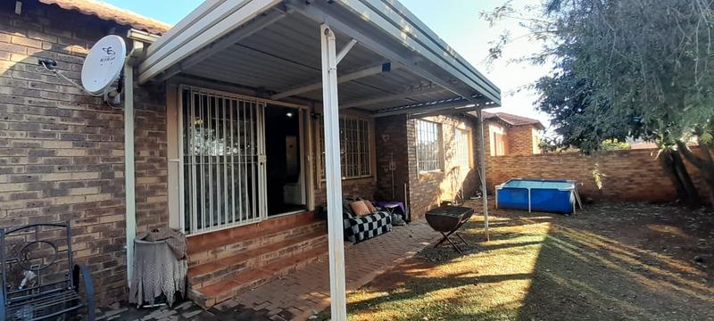 To Let 3 Bedroom Property for Rent in Eldoraigne Gauteng
