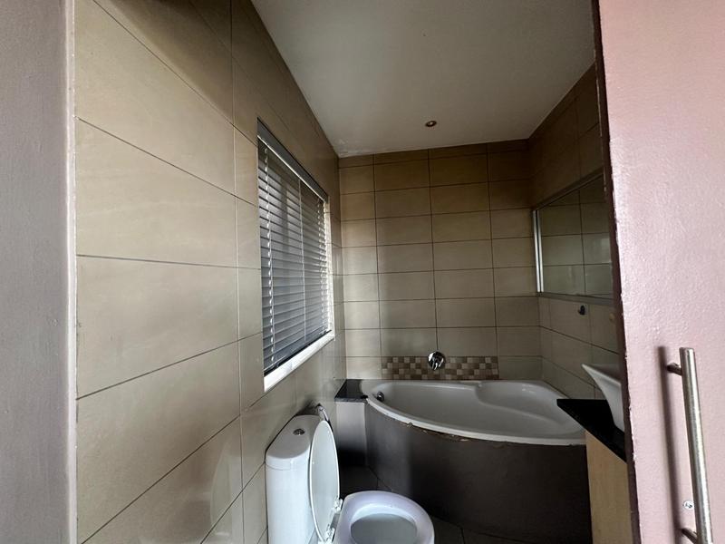 To Let 2 Bedroom Property for Rent in Rooihuiskraal North Gauteng