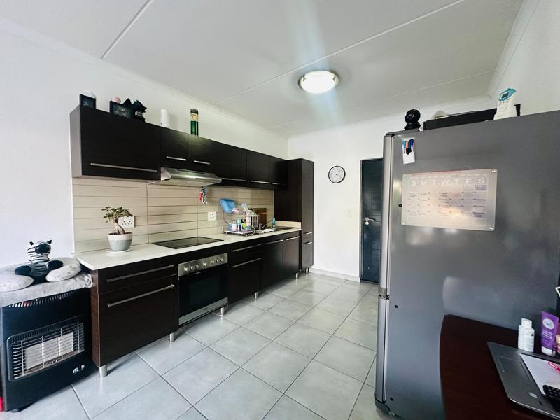 To Let 2 Bedroom Property for Rent in Greenstone Hill Gauteng