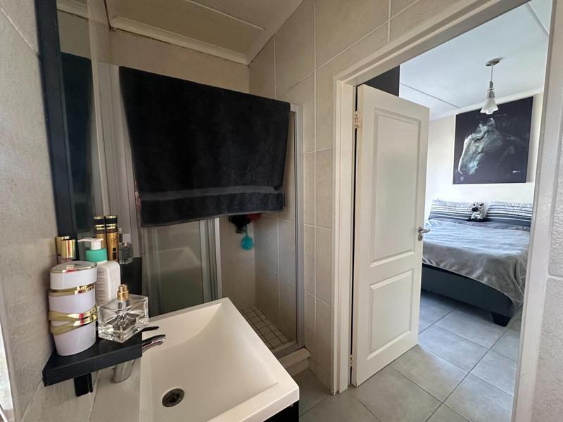 To Let 2 Bedroom Property for Rent in Greenstone Hill Gauteng
