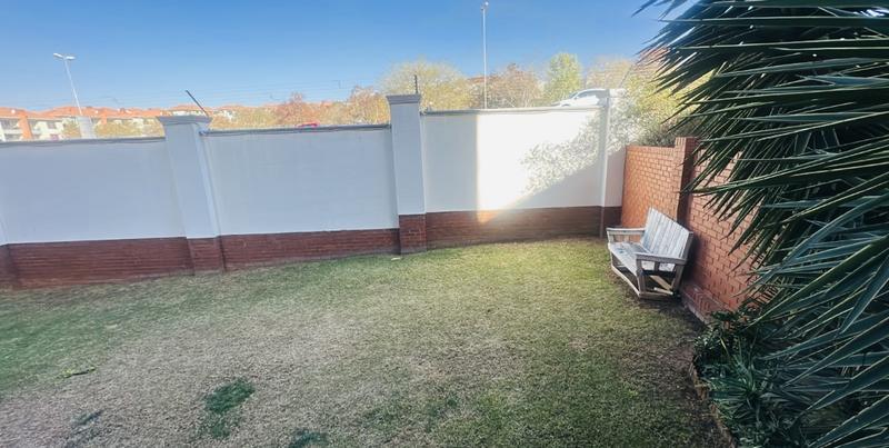 To Let 2 Bedroom Property for Rent in Greenstone Hill Gauteng