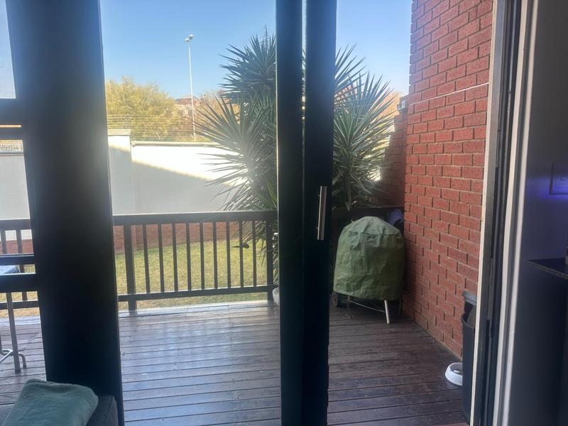 To Let 2 Bedroom Property for Rent in Greenstone Hill Gauteng