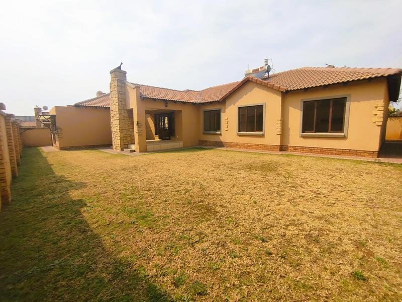 3 Bedroom Property for Sale in Dayanglen Gauteng