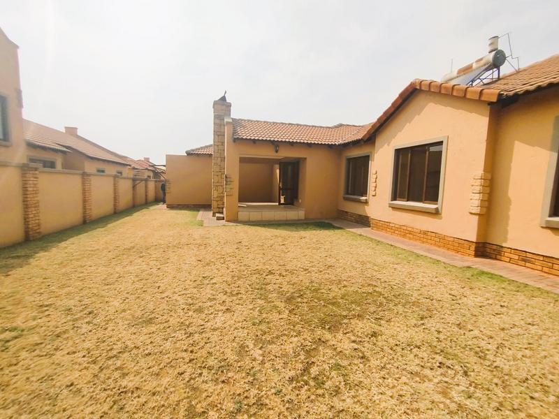 3 Bedroom Property for Sale in Dayanglen Gauteng