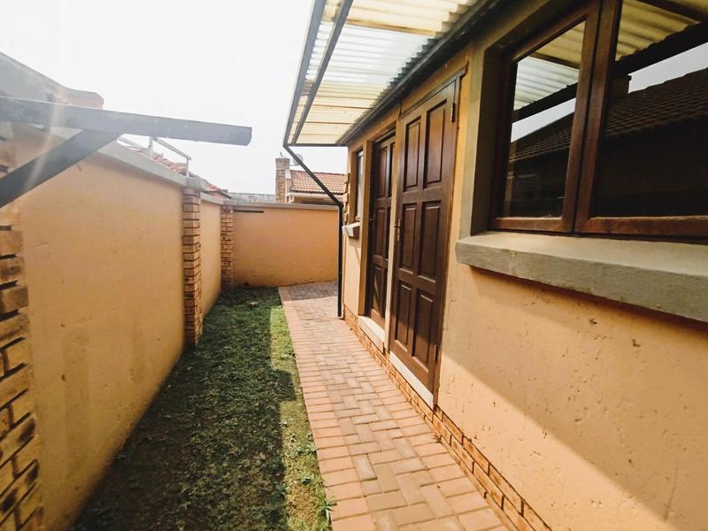 3 Bedroom Property for Sale in Dayanglen Gauteng