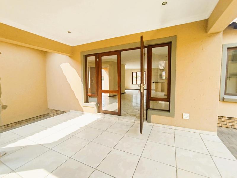 3 Bedroom Property for Sale in Dayanglen Gauteng