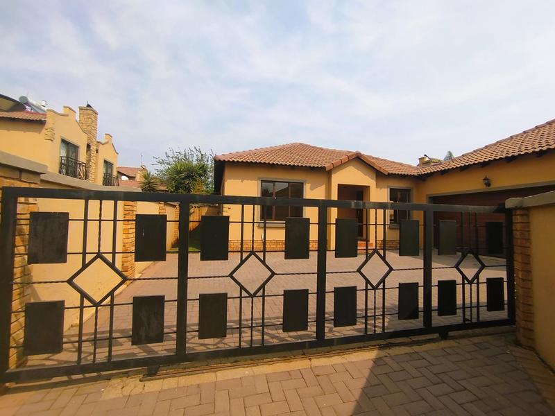 3 Bedroom Property for Sale in Dayanglen Gauteng