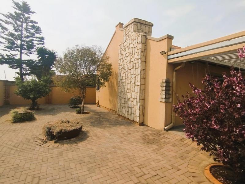 3 Bedroom Property for Sale in Dayanglen Gauteng