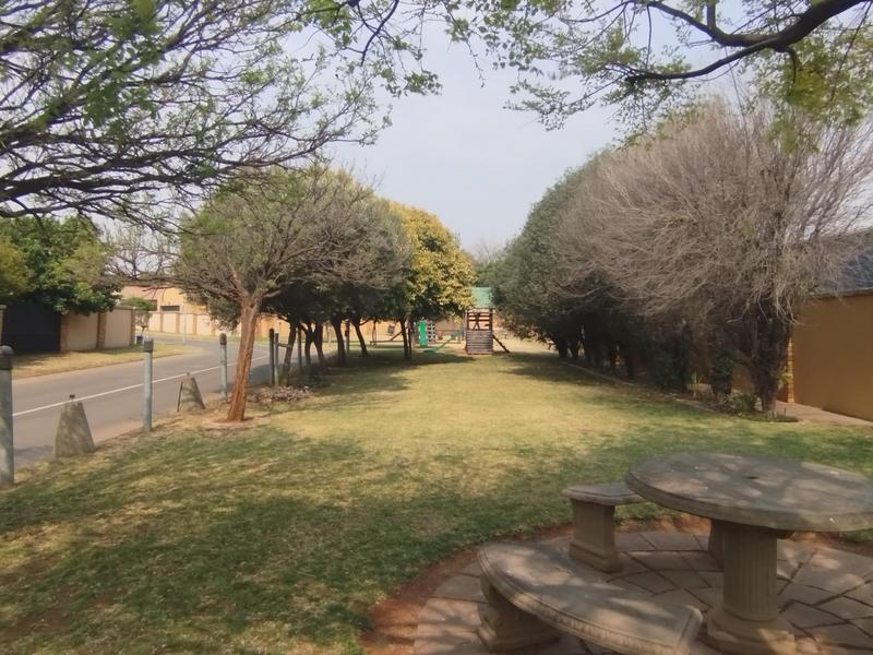 3 Bedroom Property for Sale in Dayanglen Gauteng