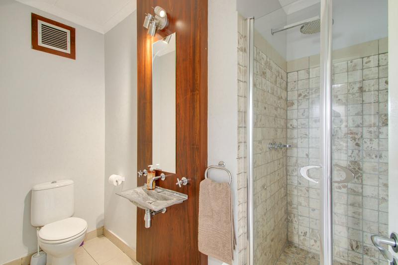 To Let 2 Bedroom Property for Rent in Sandown Gauteng