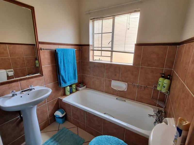 To Let 2 Bedroom Property for Rent in Mooikloof Ridge Gauteng
