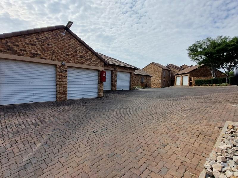To Let 2 Bedroom Property for Rent in Mooikloof Ridge Gauteng