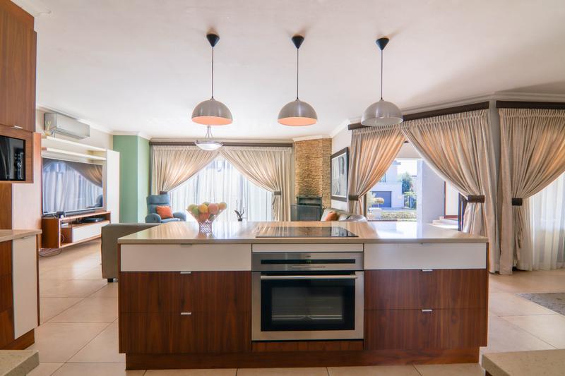 5 Bedroom Property for Sale in Copperleaf Estate Gauteng
