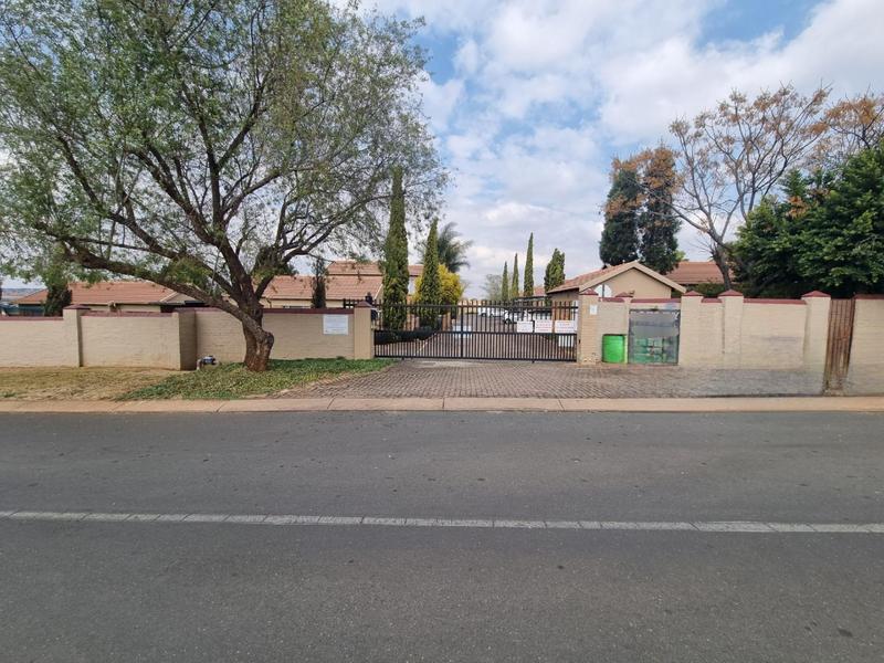 2 Bedroom Property for Sale in Heuwelsig Estate Gauteng