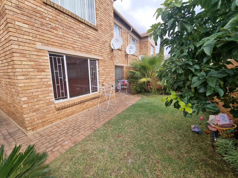 2 Bedroom Property for Sale in Heuwelsig Estate Gauteng