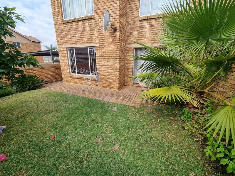 2 Bedroom Property for Sale in Heuwelsig Estate Gauteng
