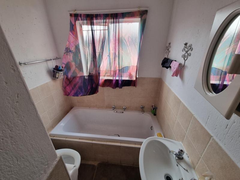 2 Bedroom Property for Sale in Heuwelsig Estate Gauteng