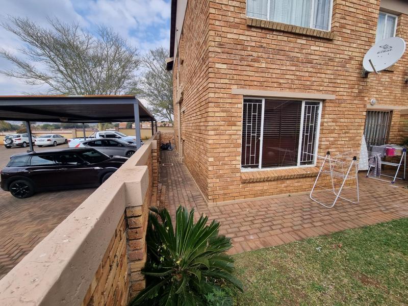 2 Bedroom Property for Sale in Heuwelsig Estate Gauteng