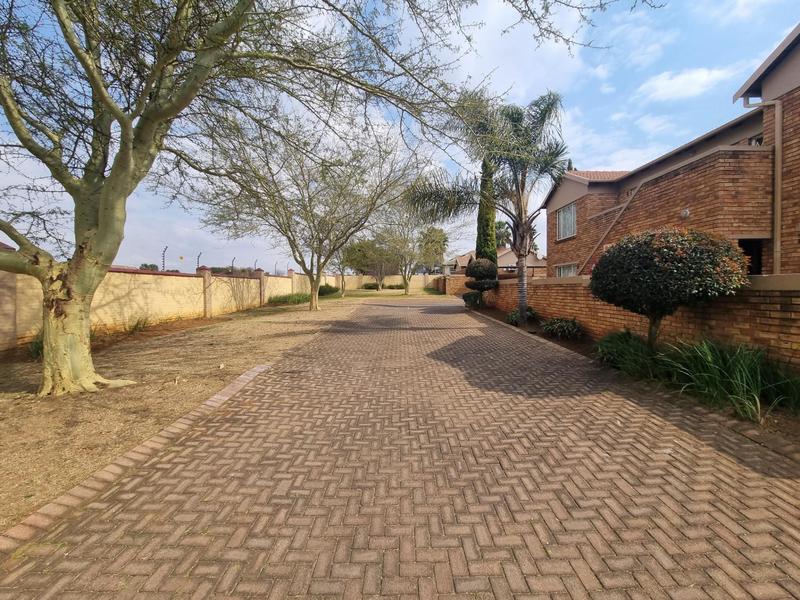 2 Bedroom Property for Sale in Heuwelsig Estate Gauteng