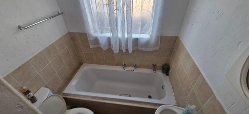 2 Bedroom Property for Sale in Heuwelsig Estate Gauteng