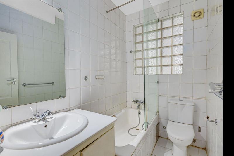 To Let 5 Bedroom Property for Rent in Sandown Gauteng