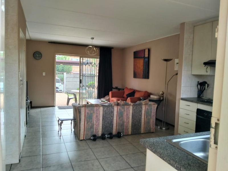 2 Bedroom Property for Sale in Bromhof Gauteng