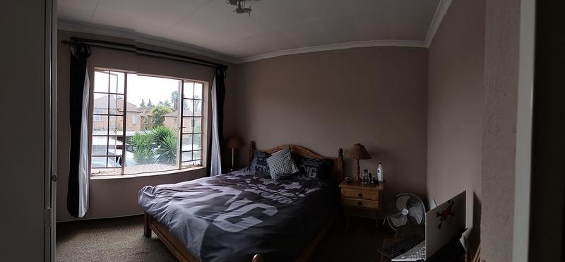 2 Bedroom Property for Sale in Bromhof Gauteng