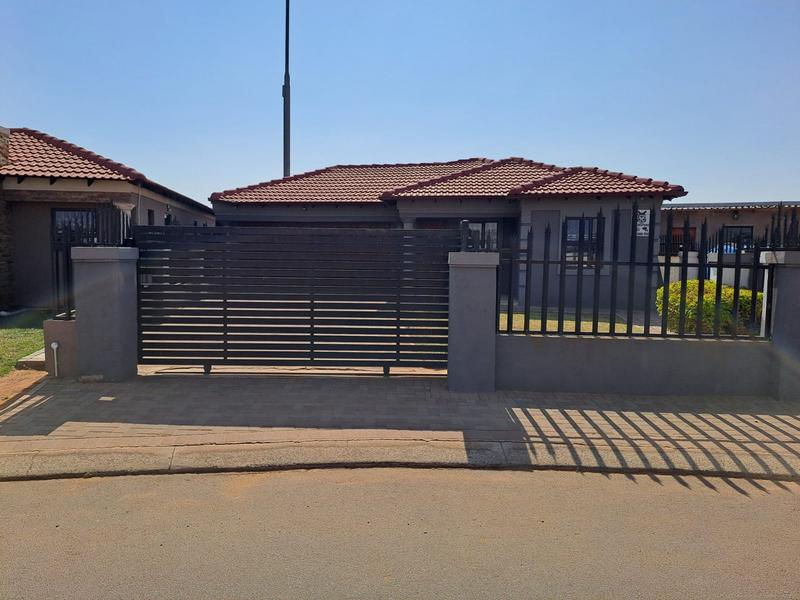 To Let 3 Bedroom Property for Rent in Windmill Park Gauteng