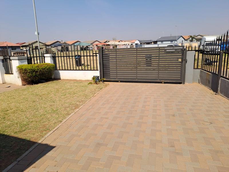 To Let 3 Bedroom Property for Rent in Windmill Park Gauteng