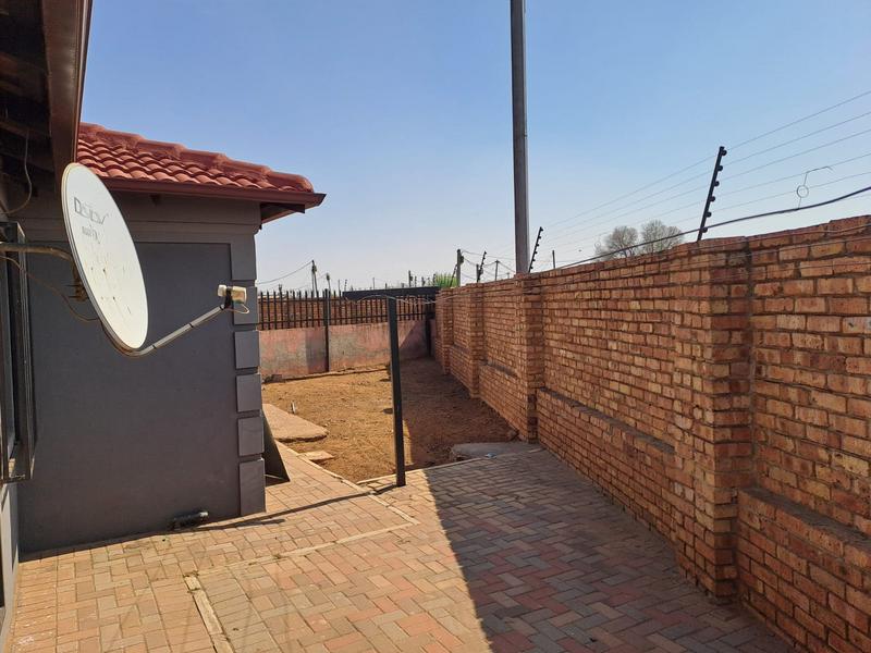 To Let 3 Bedroom Property for Rent in Windmill Park Gauteng