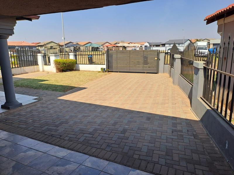 To Let 3 Bedroom Property for Rent in Windmill Park Gauteng