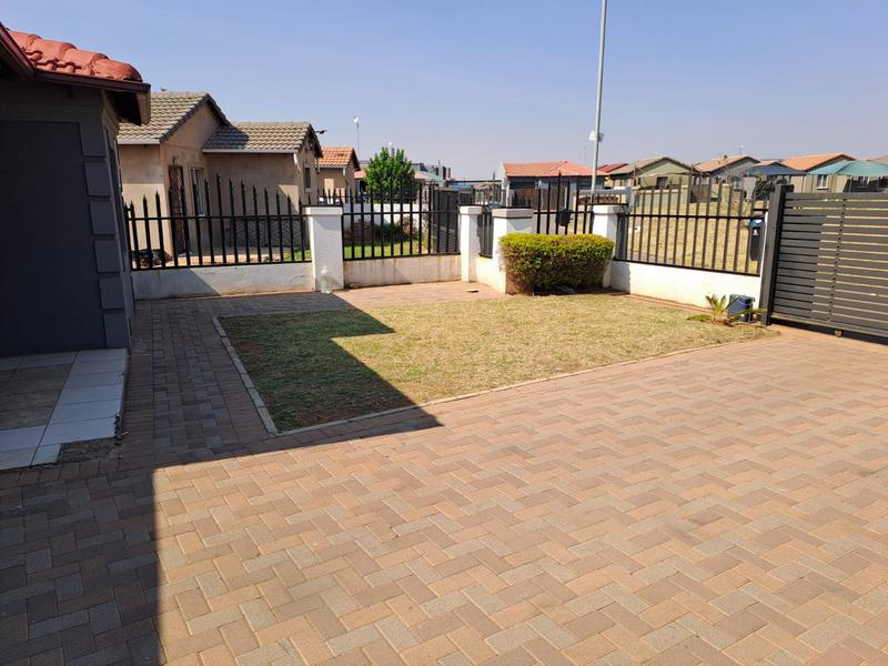 To Let 3 Bedroom Property for Rent in Windmill Park Gauteng