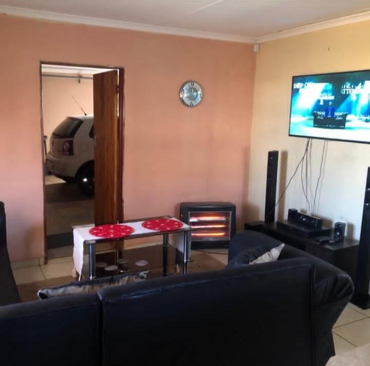 To Let 3 Bedroom Property for Rent in Windmill Park Gauteng