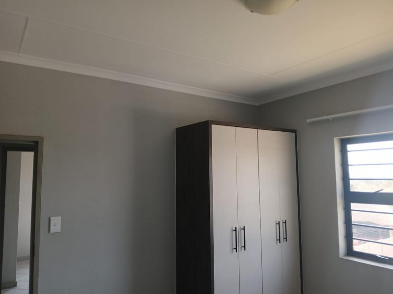 To Let 4 Bedroom Property for Rent in Lotus Gardens Gauteng