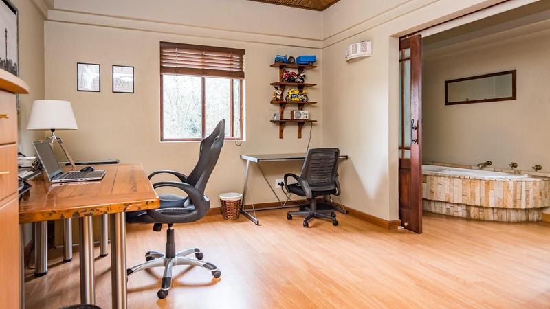 5 Bedroom Property for Sale in Featherbrooke Estate Gauteng