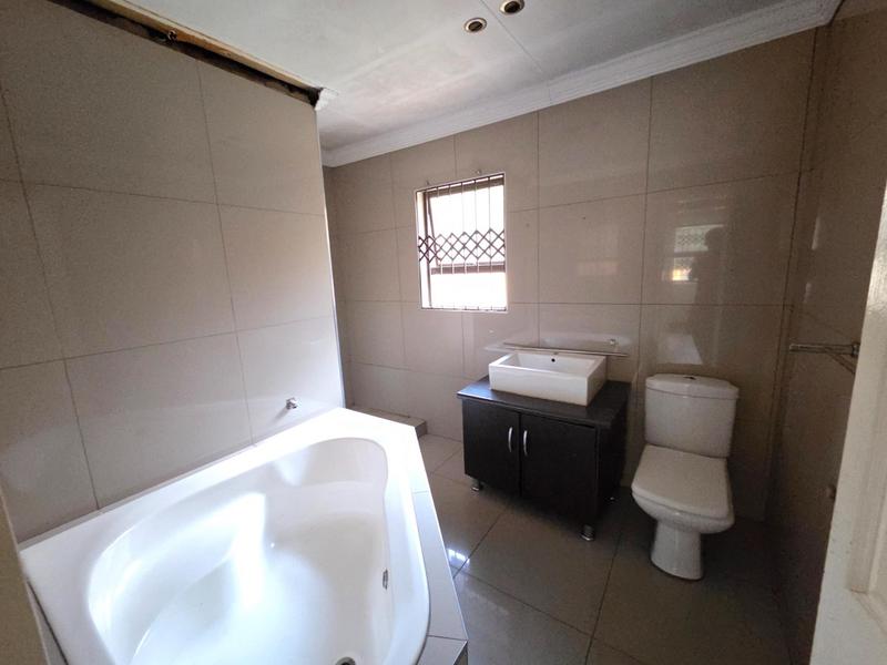 3 Bedroom Property for Sale in Heuweloord Gauteng
