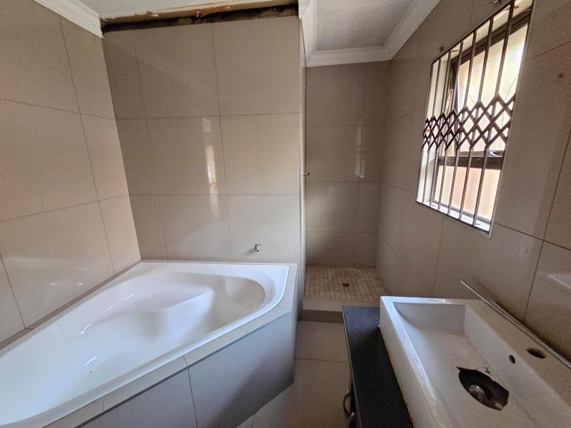 3 Bedroom Property for Sale in Heuweloord Gauteng