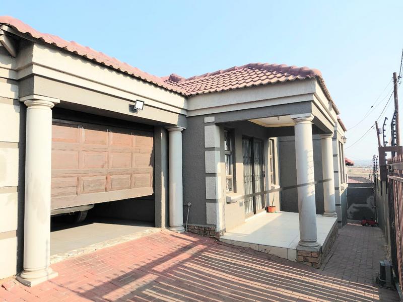 4 Bedroom Property for Sale in Clayville Gauteng