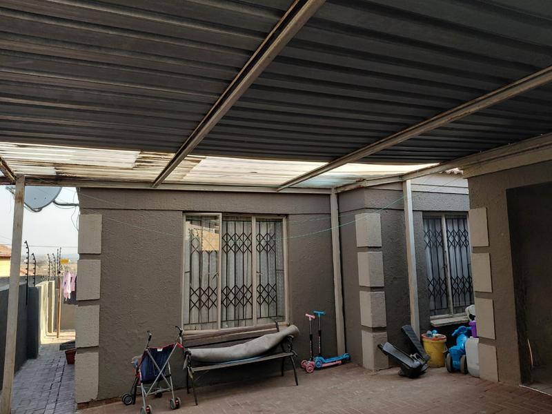 4 Bedroom Property for Sale in Clayville Gauteng