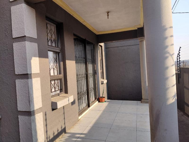 4 Bedroom Property for Sale in Clayville Gauteng