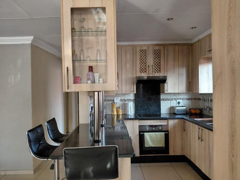 4 Bedroom Property for Sale in Clayville Gauteng