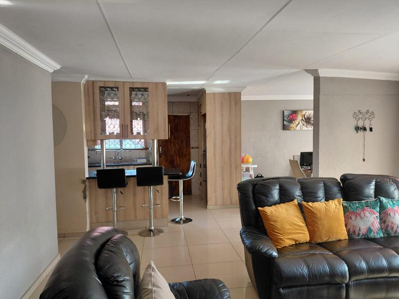 4 Bedroom Property for Sale in Clayville Gauteng