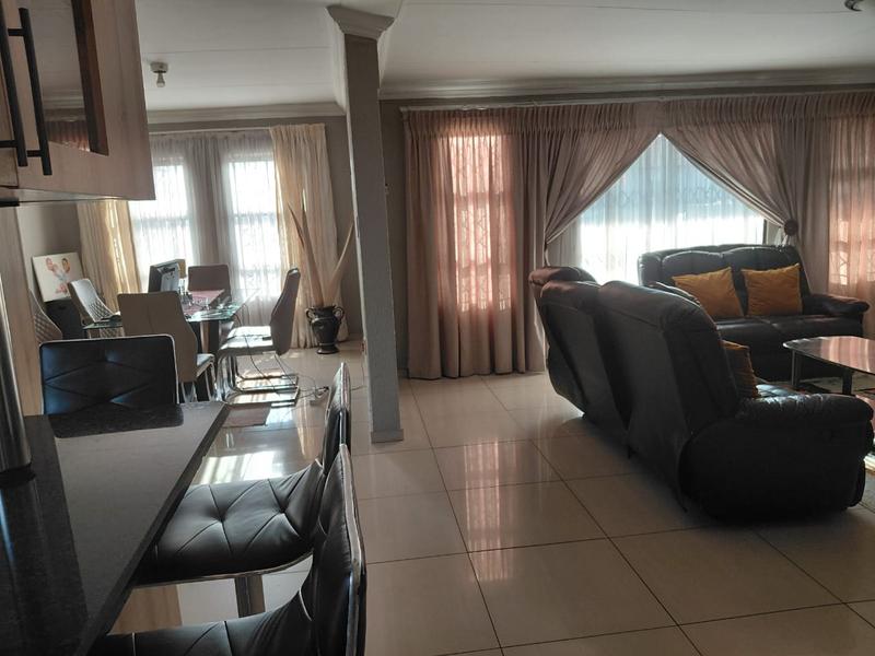 4 Bedroom Property for Sale in Clayville Gauteng