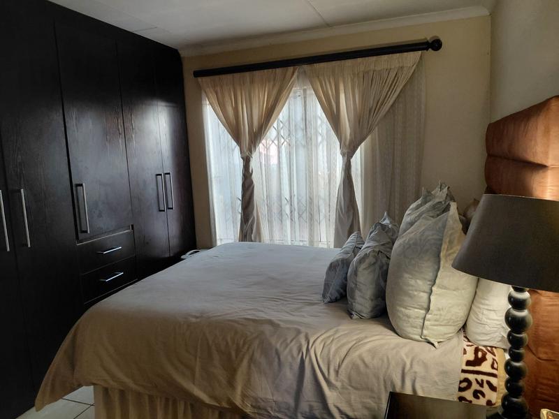 4 Bedroom Property for Sale in Clayville Gauteng