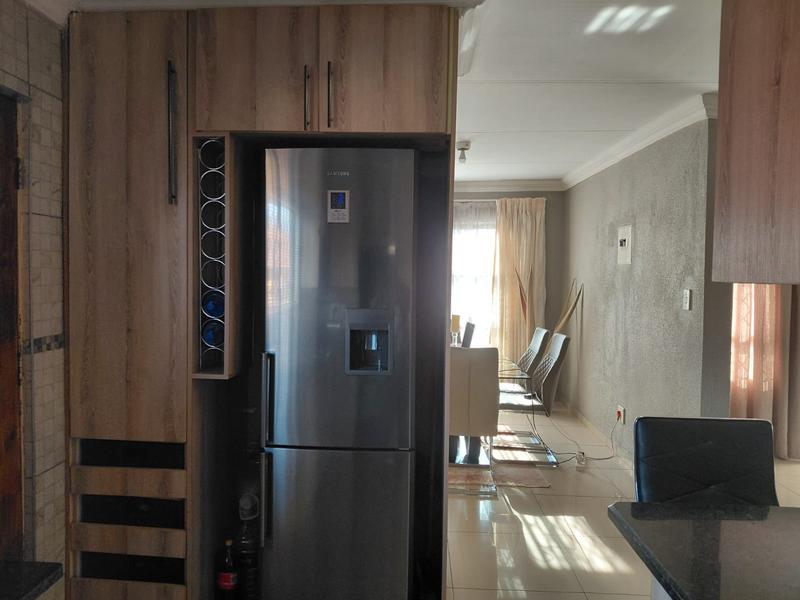 4 Bedroom Property for Sale in Clayville Gauteng