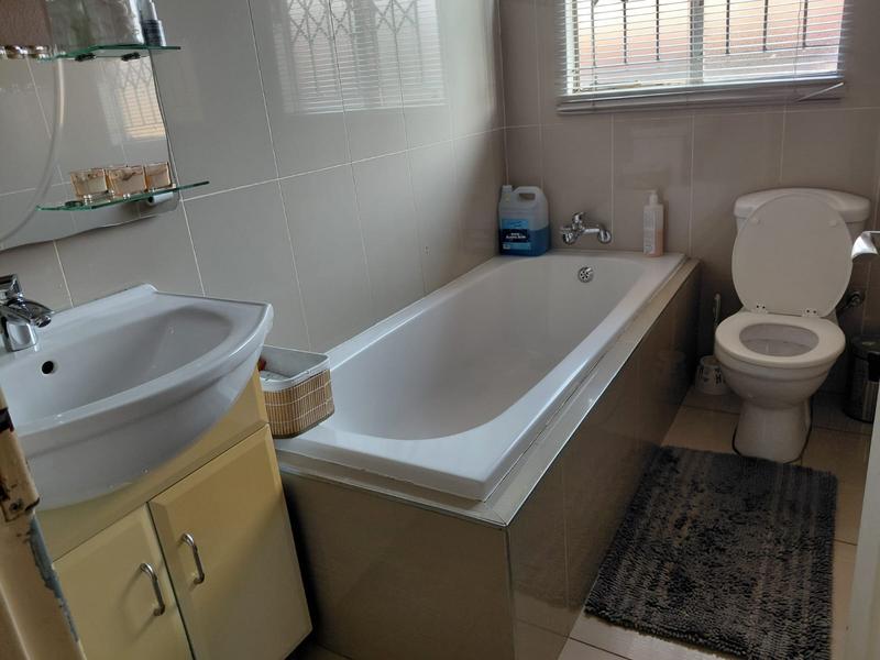 4 Bedroom Property for Sale in Clayville Gauteng