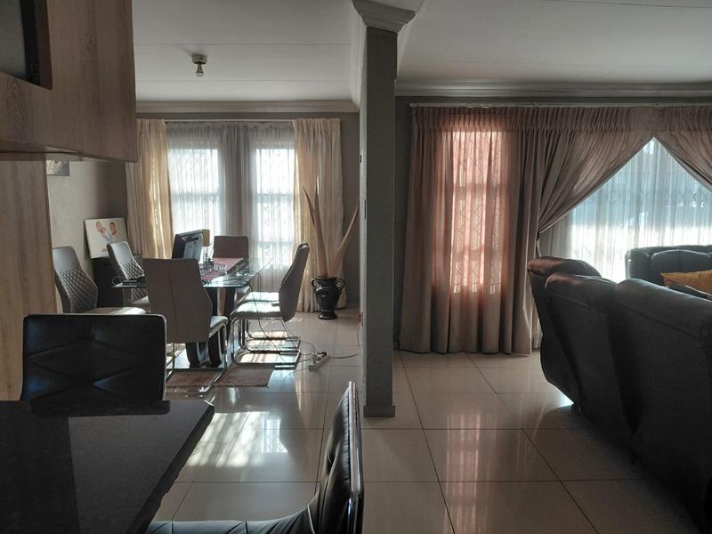 4 Bedroom Property for Sale in Clayville Gauteng