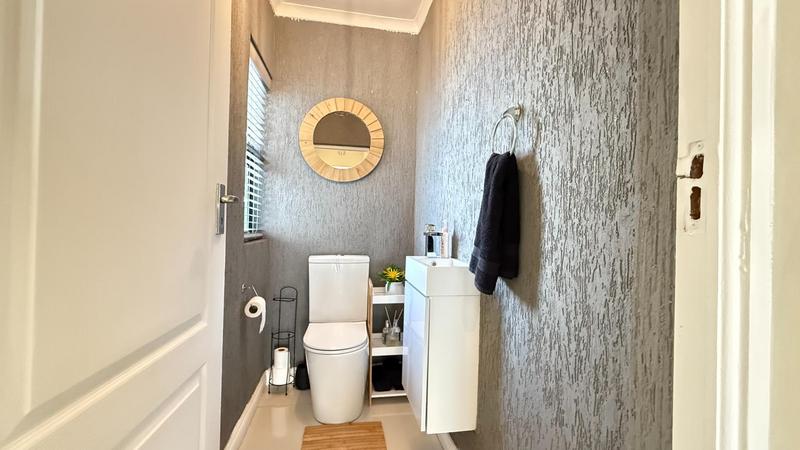 4 Bedroom Property for Sale in Blue Valley Golf Estate Gauteng